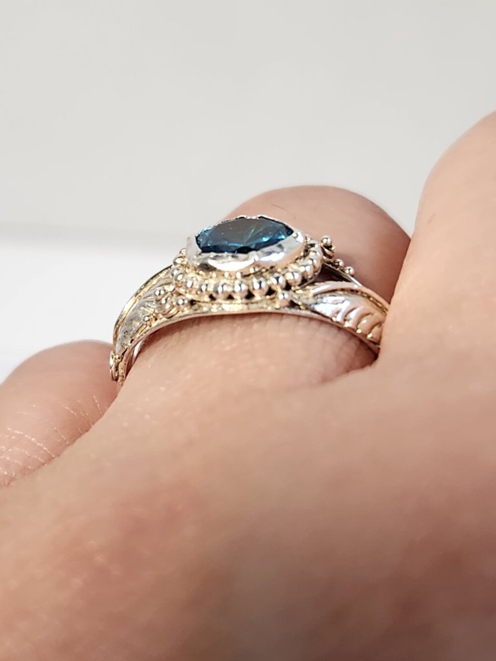 VTG Boutique 925 Natural Neon Blue Apatite Leaf Motif Scalloped Bezel Ring Sz 7 - Picture 7 of 12